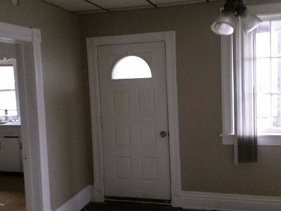 4th image of 906 N Wenona St