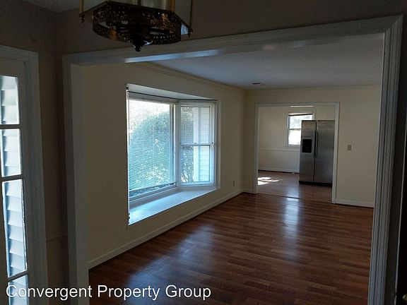 4th image of 506 Poinsettia Dr