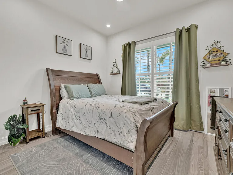 138 SE Palma St — Photo 30