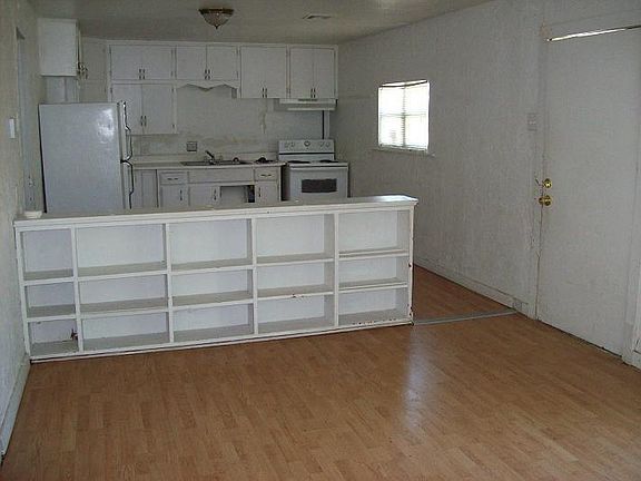 4th image of 1208 NW Bell Ave