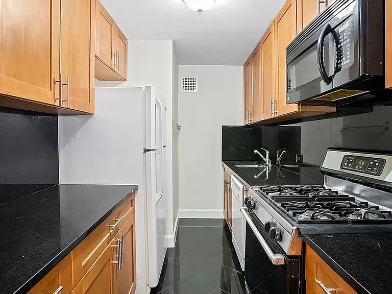 4 W 104th St #1B — Photo 3
