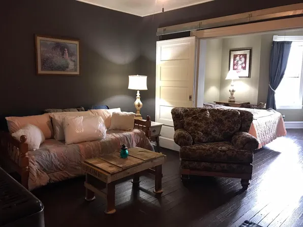 1028 Marshall St APT 1B, McMechen, WV 26040