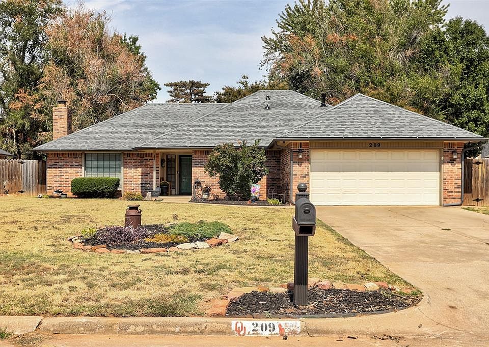 1st image of 209 SE 30th St