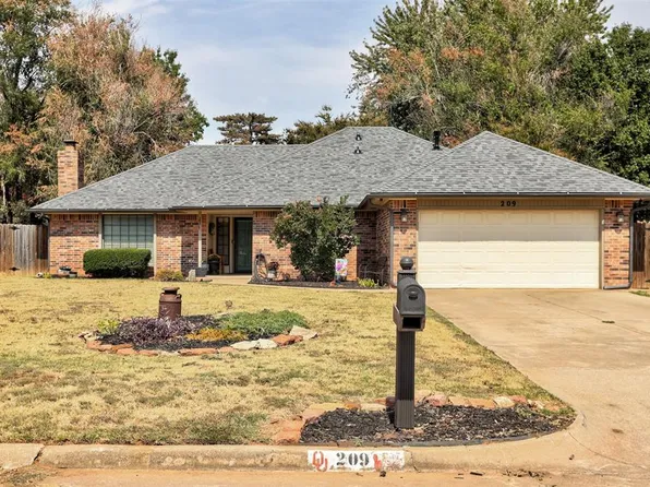209 SE 30th St, Moore, OK 73160