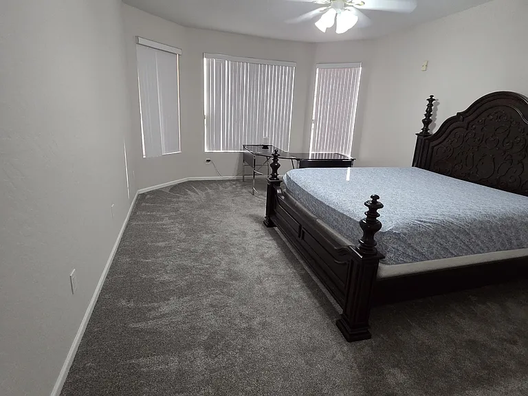 1015 E Irma Ln — Photo 17