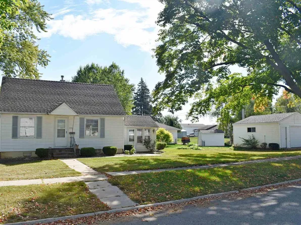 402 S 12th St, Osage, IA 50461
