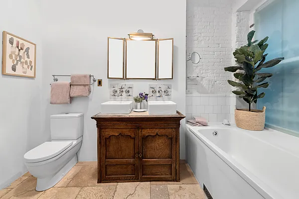 Sold by Compass | media 10