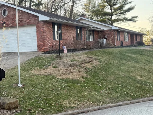 106 Wildwood Dr, Marietta, OH 45750