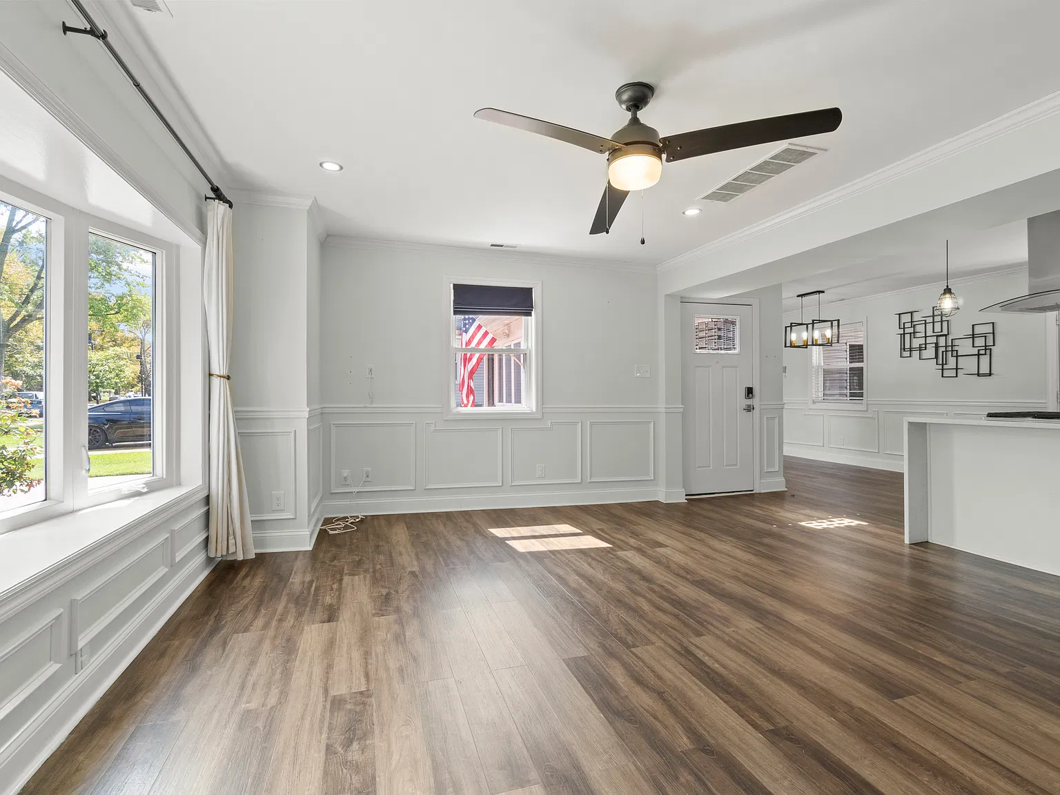 4 bed, 2.5 bath, 2137 sqft, $3,000 — Photo 4