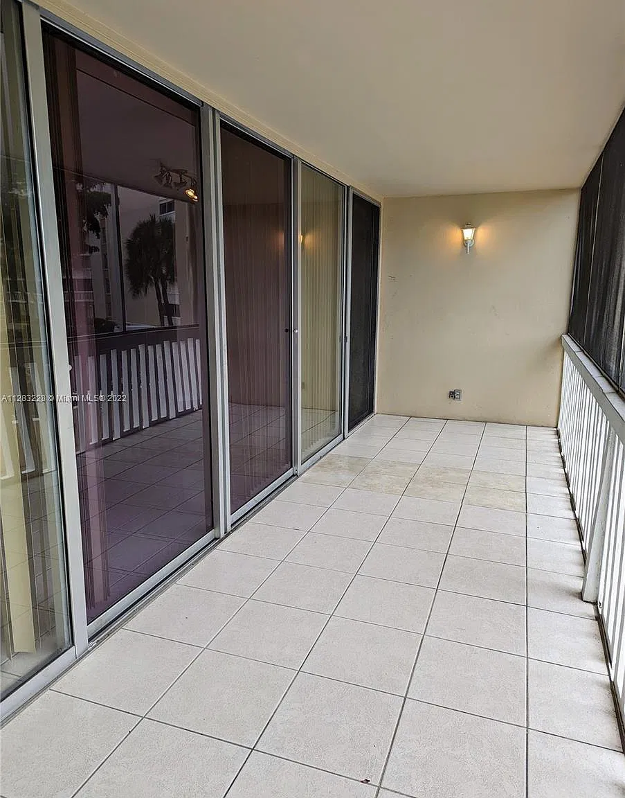 2 bed, 1160 sqft, $2,200 — Photo 3