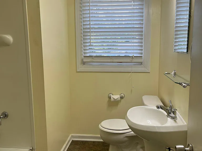 8015 Outlook Dr — Photo 16