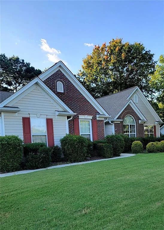 3 bed, 2.0 bath, 2354 sqft, $2,400 — Photo 1