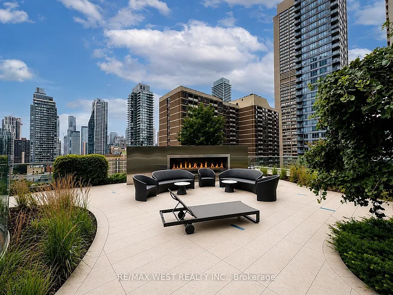 1 Bloor St E #1007 — Photo 20