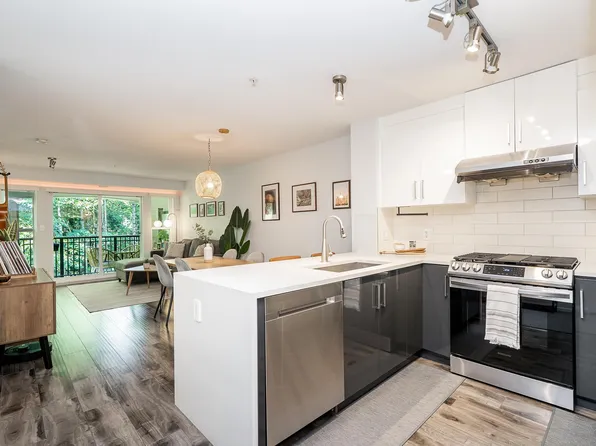 3050 Dayanee Springs Blvd #411, Coquitlam, BC V3E 0A2