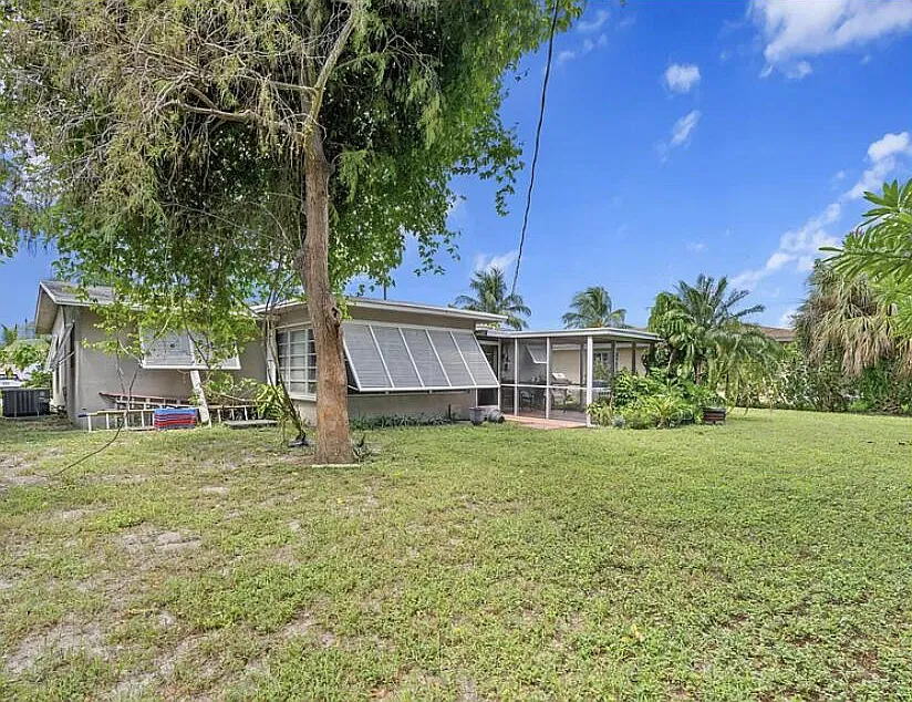 3 bed, 2.0 bath, 1399 sqft, $3,200 — Photo 4