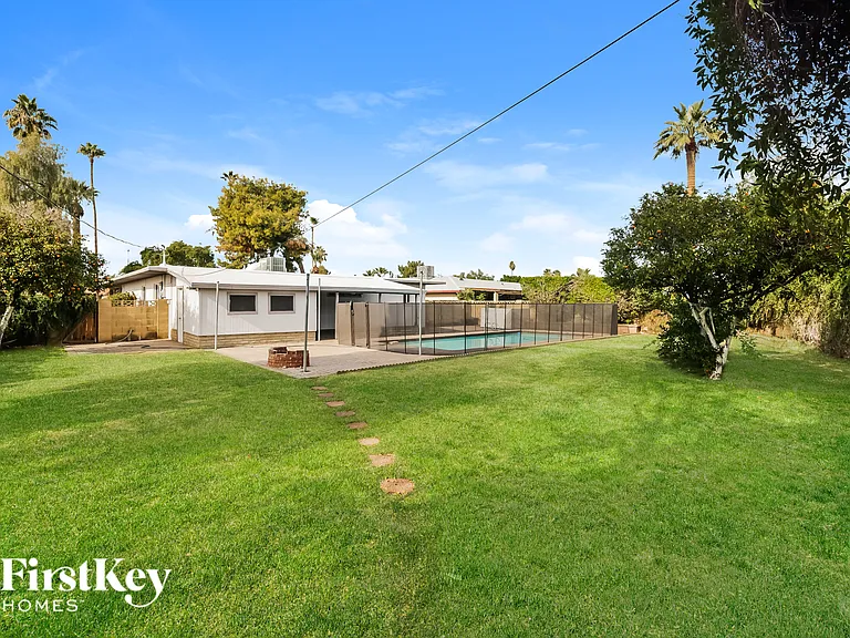 9047 N 36th Dr — Photo 15