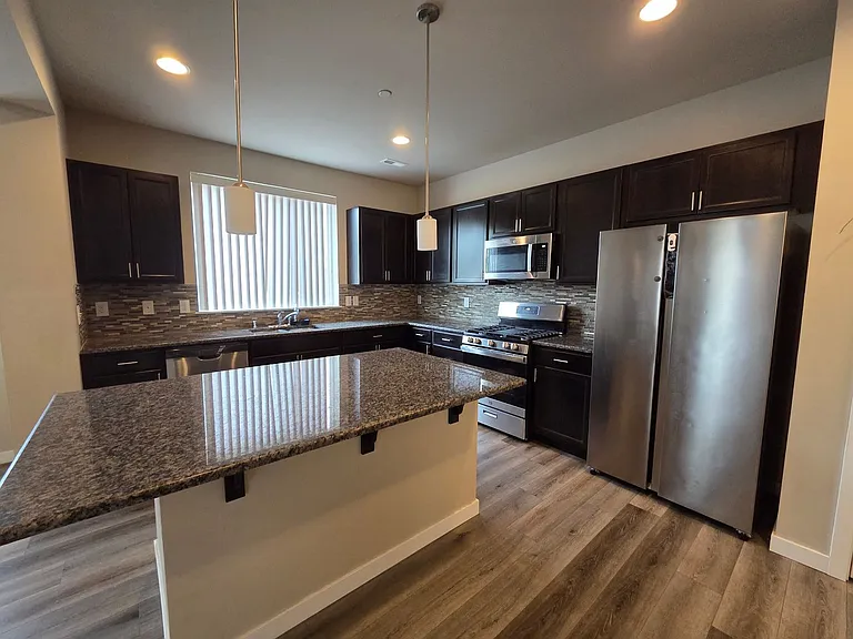 2524 Jacaranda Ave — Photo 10