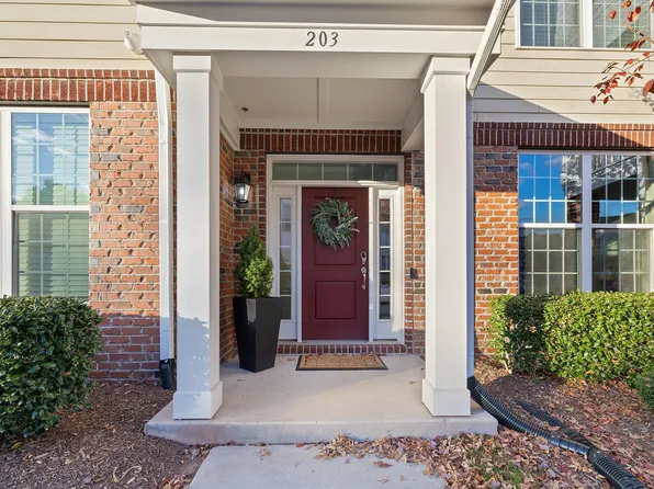 10330 Sablewood Dr #203, Raleigh, NC 27617