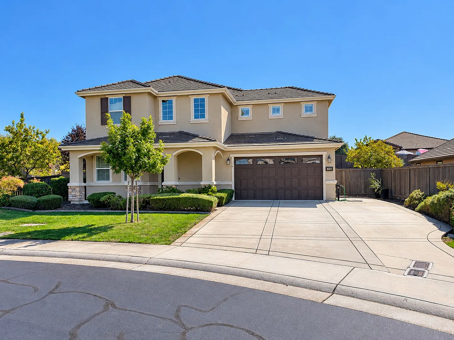 4 bed, 2.5 bath, 2768 sqft, $4,250 — Photo 1