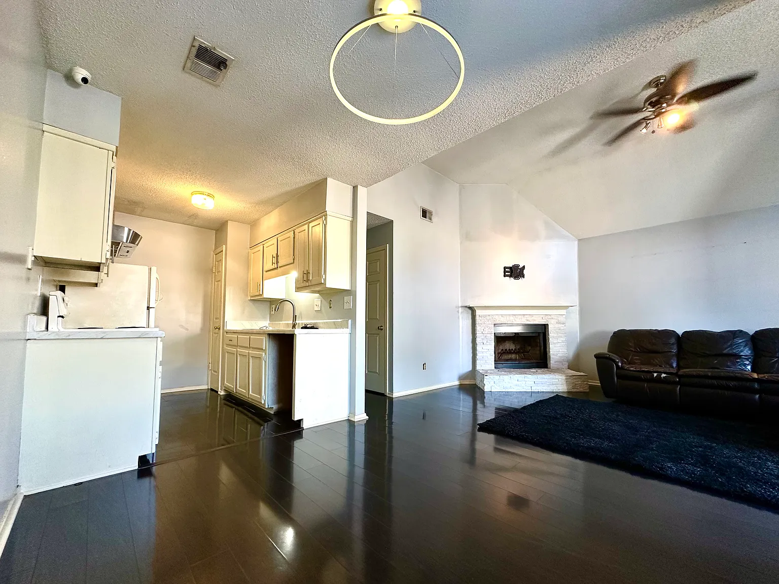 3 bed, 1260 sqft, $1,750 — Photo 3