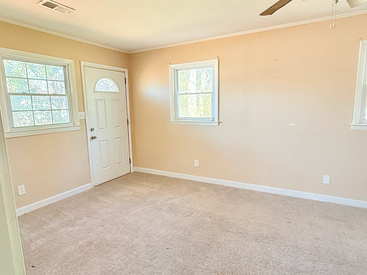 Building Photo - 1206 Lakeside Dr