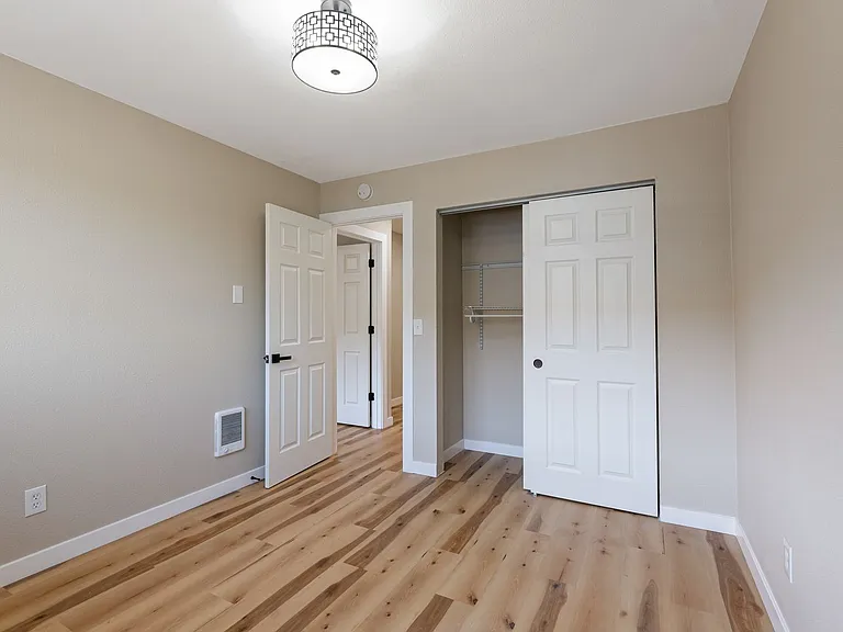 Sandy Terrace Apartments — Photo 63