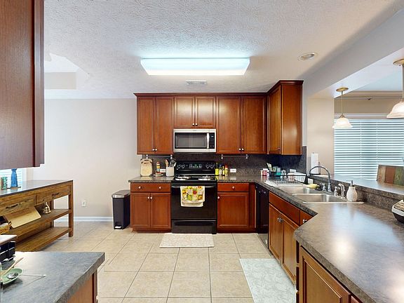 3rd image of 8908 Ashland Park Pl