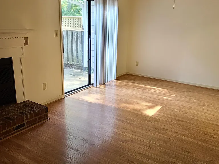 6416 Meadow View Dr — Photo 11