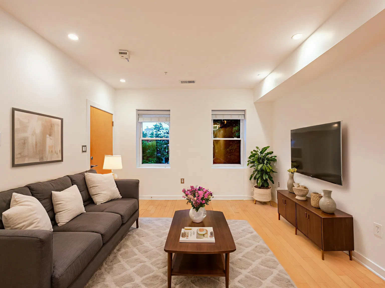 2 bed, 895 sqft, $3,095 — Photo 2
