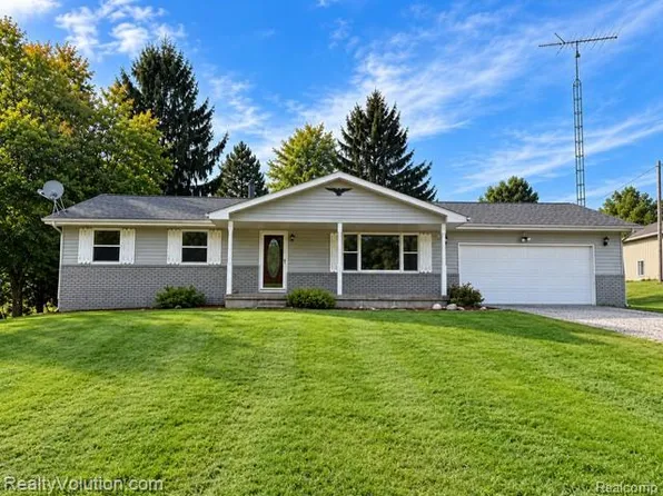 4375 Fish Lake Rd, North Branch, MI 48461