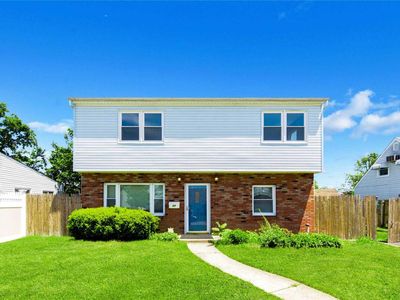 11 Crescent Ln, Levittown, NY, 11756