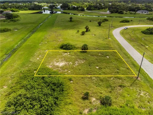 3027 NW Beechwood Cir, Labelle, FL 33935