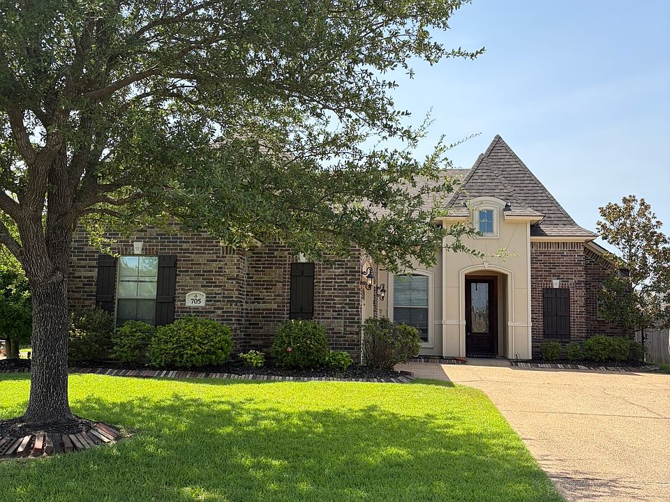 1st image of 705 Saint Martin's Ln