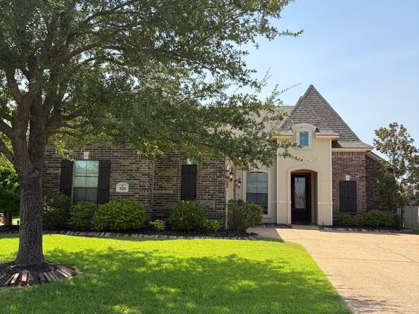 705 Saint Martin's Ln, Bossier City, LA 71111