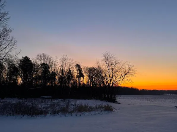 711 S Elm St, Three Oaks, MI 49128