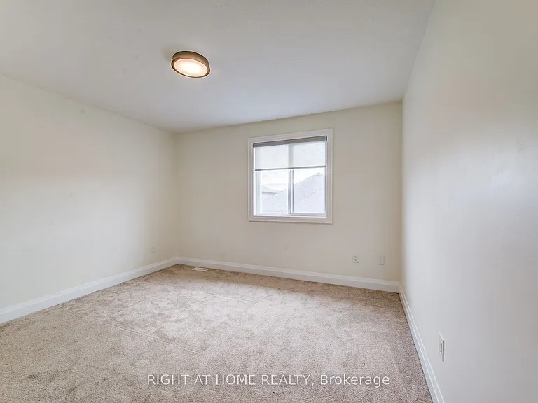 138 Woodberry Cres — Photo 30