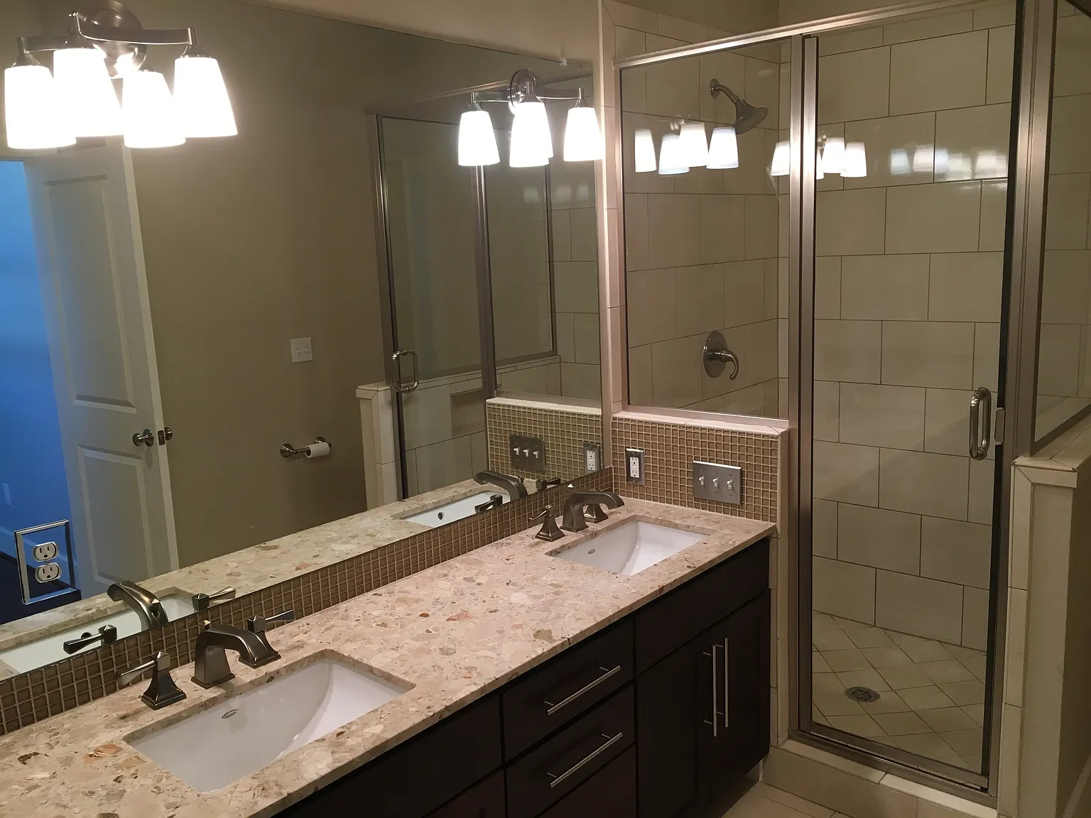 2 bed, 2.5 bath, 1687 sqft, $2,900 — Photo 3