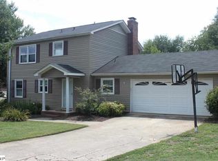 104 Pine Bark Ct, Simpsonville, SC 29680