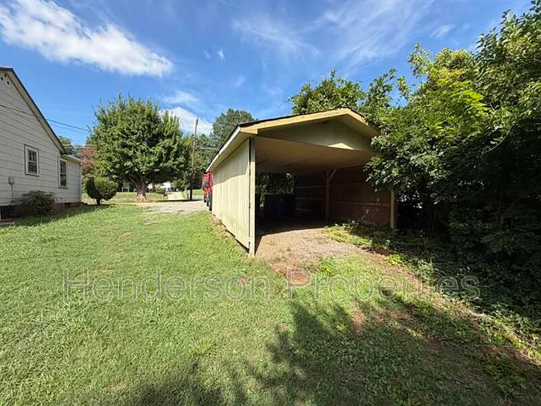 638 Salisbury Rd — Photo 18
