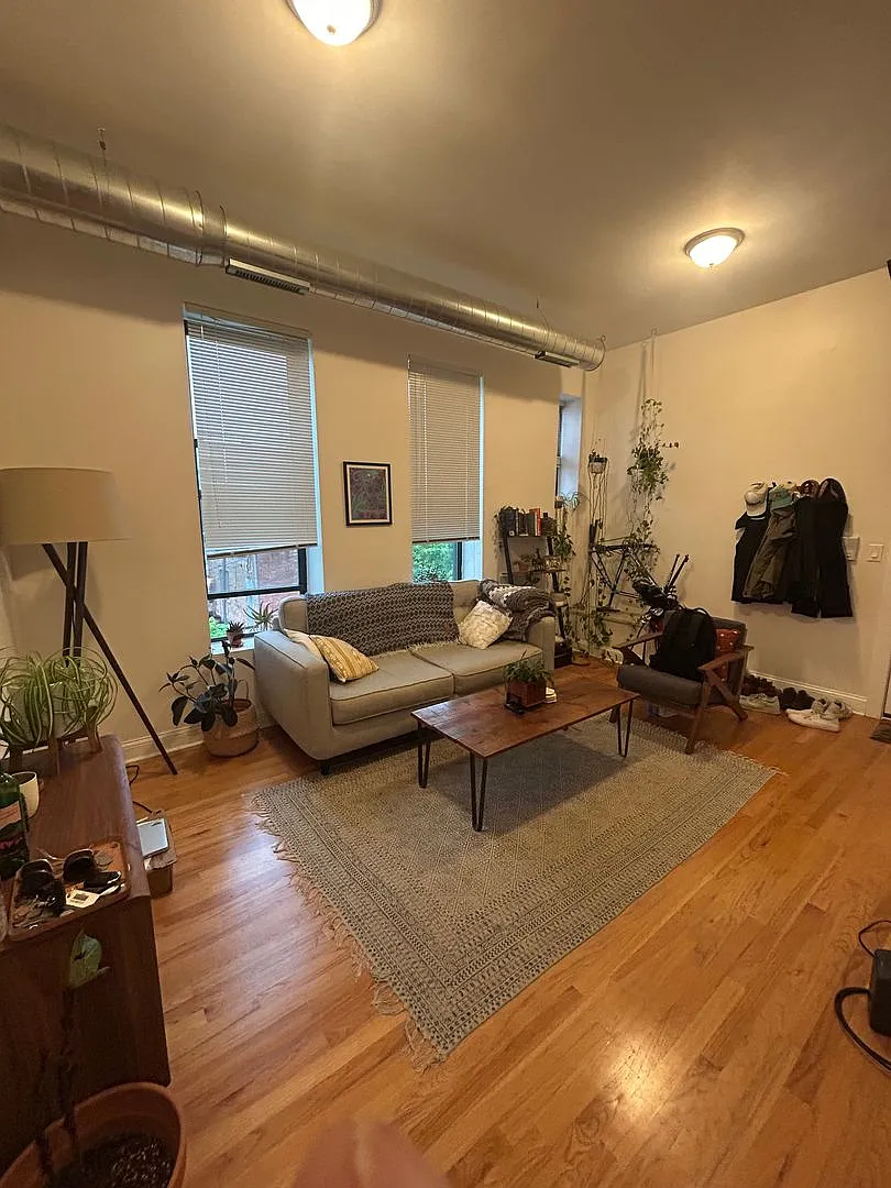 Building Photo - 2559 W North Ave #3R