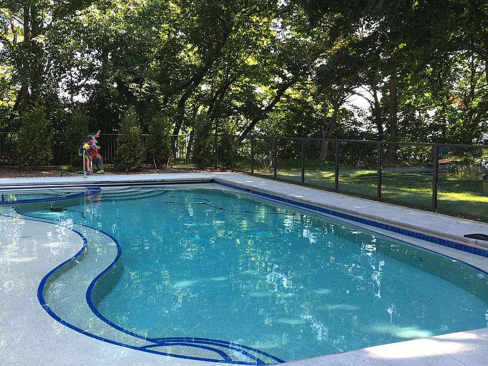 11724 N Shorecliff Ln, Mequon, WI 53092 Zillow