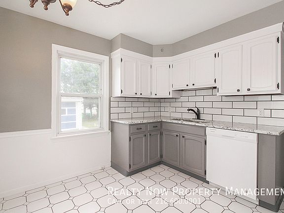 3rd image of 11912 Derby Ave