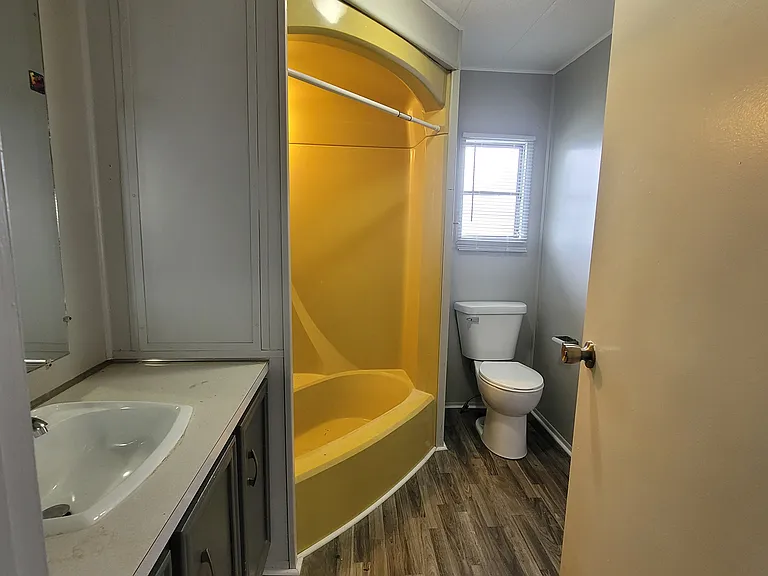 211 E 1st St #12 — Photo 7