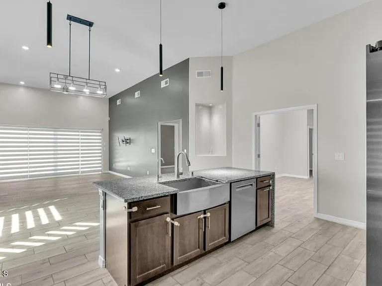 13729 Vista Lagos Ave — Photo 19