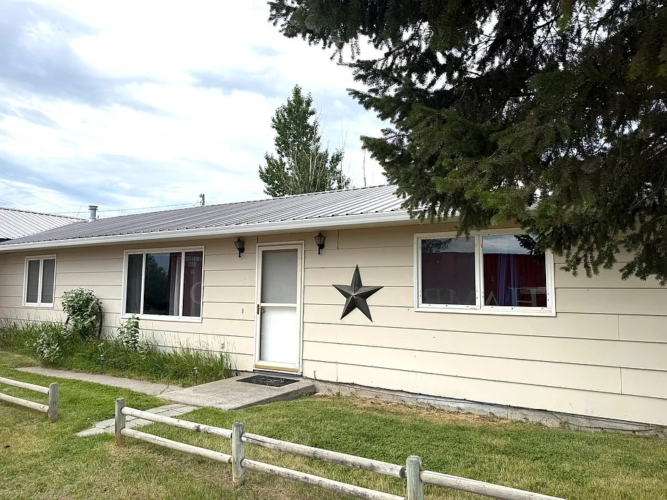 3680 Valley Dr