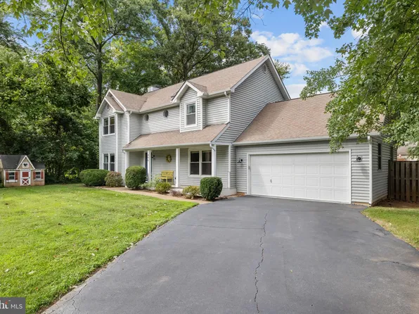 496 Woodshire Ln, Herndon, VA 20170