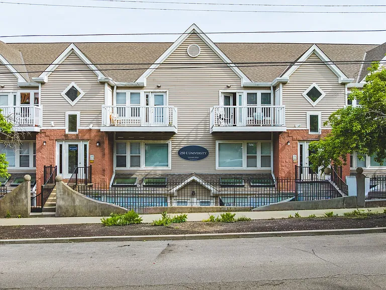 Walk to UC & UC Medical | 1BR/2BR Apartments — Photo 3