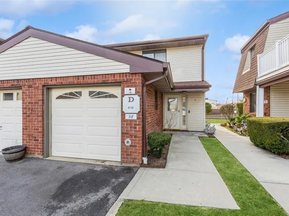 58 Cambridge Drive W, Copiague, NY 11726