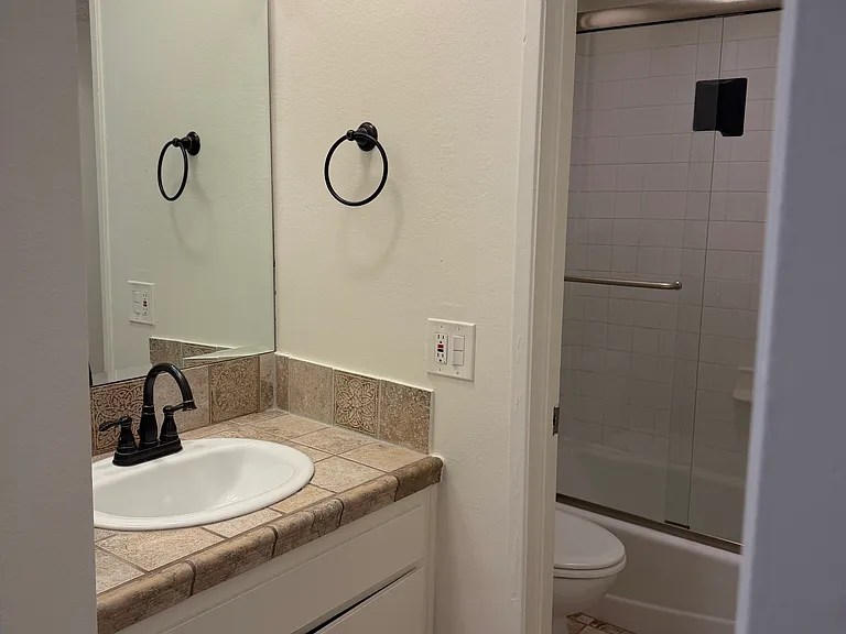 533 Ashland Ave #104 — Photo 6
