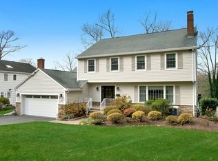 15 Pilgrim Ct, Tenafly, NJ 07670